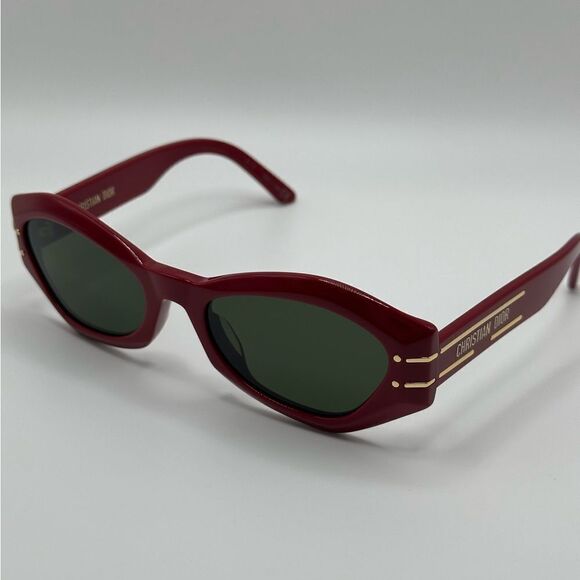 Dior Accessories - NEW DIOR Sunglasses CD40058U 66N DiorSignature B1U Red/Green Women